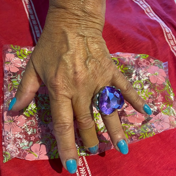 Big Purple crystal Heart 💜 ring - Picture 3 of 6